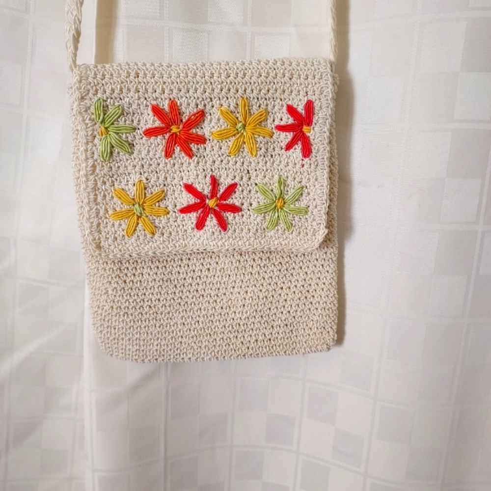 Amanda Smith Small Crocheted off-white Flowers Crossbody